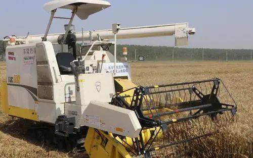 夏粮丰收开启“无人模式” 北斗卫星导航再为农业机械服务赋能